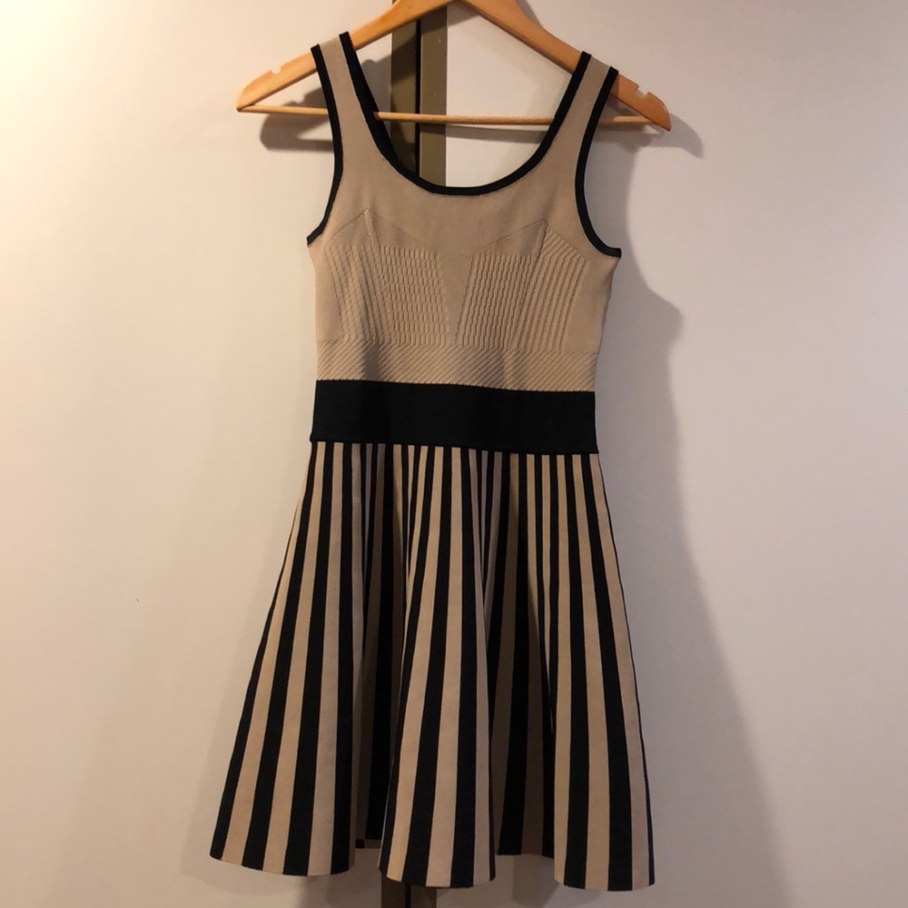 Black & Nude GUESS dress Small ♥️ excellent dress